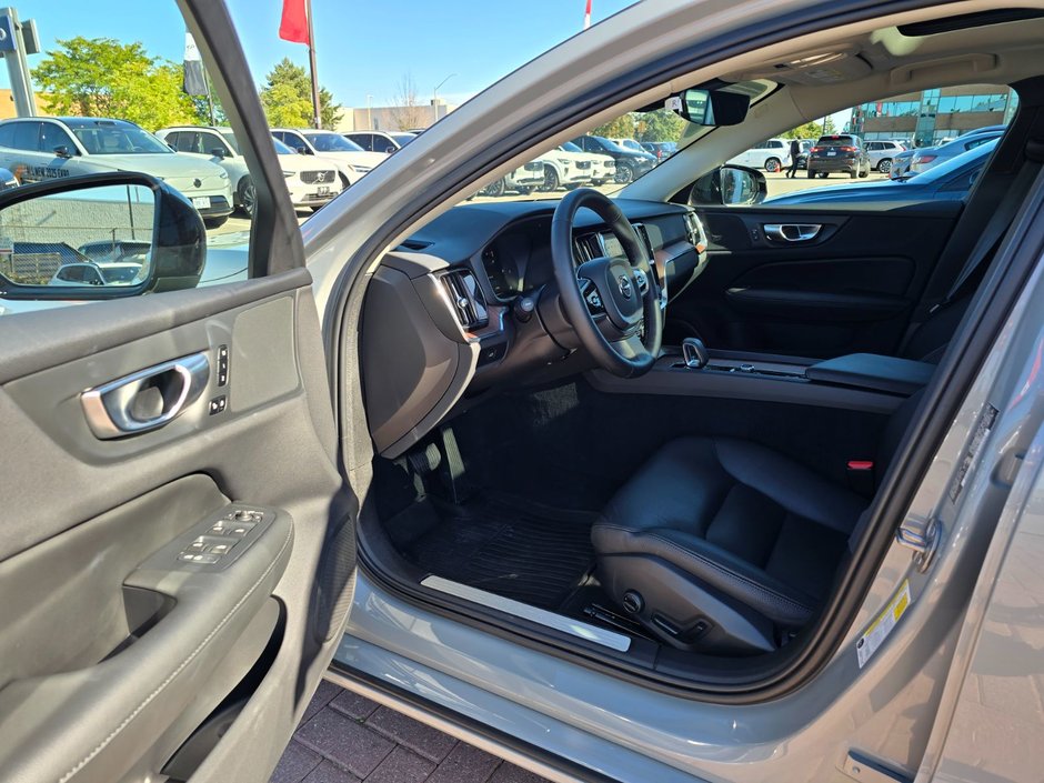 2024 Volvo S60 PLUS DARK THEME-10