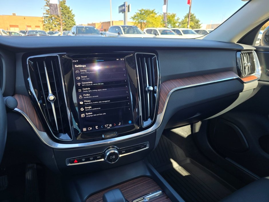 2024 Volvo S60 PLUS DARK THEME-25