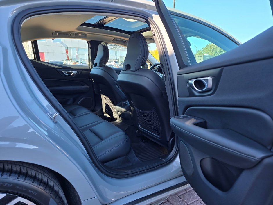 2024 Volvo S60 PLUS DARK THEME-15