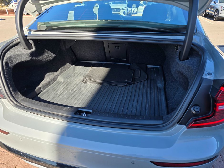 2024 Volvo S60 PLUS DARK THEME-14