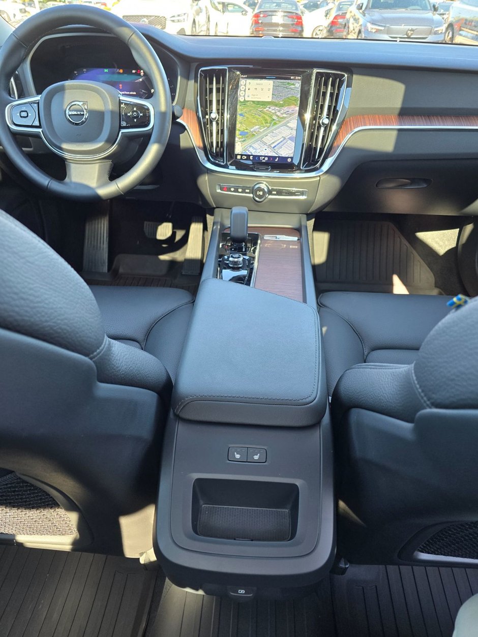 2024 Volvo S60 PLUS DARK THEME-18