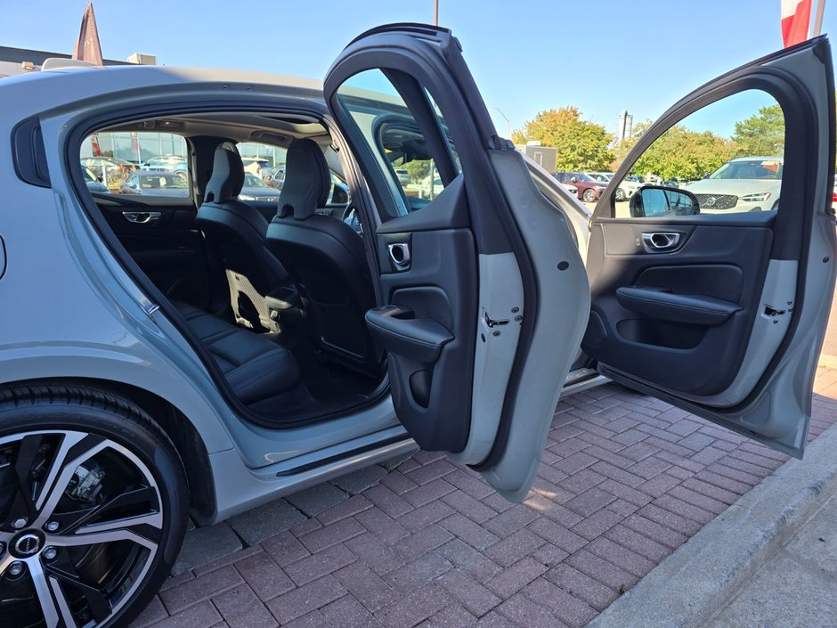 2024 Volvo S60 PLUS DARK THEME-8