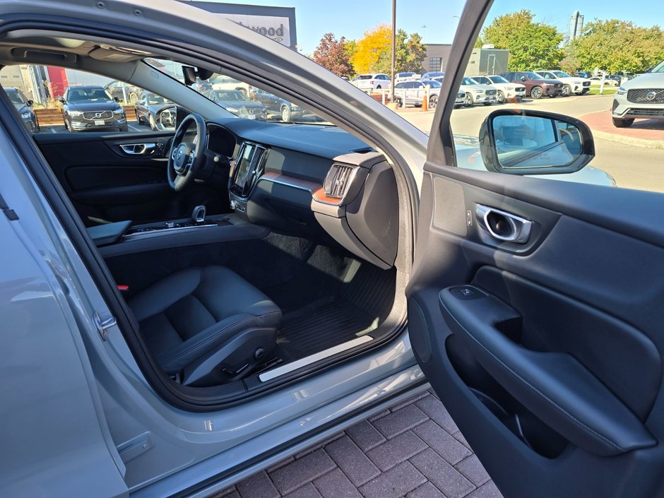 2024 Volvo S60 PLUS DARK THEME-19