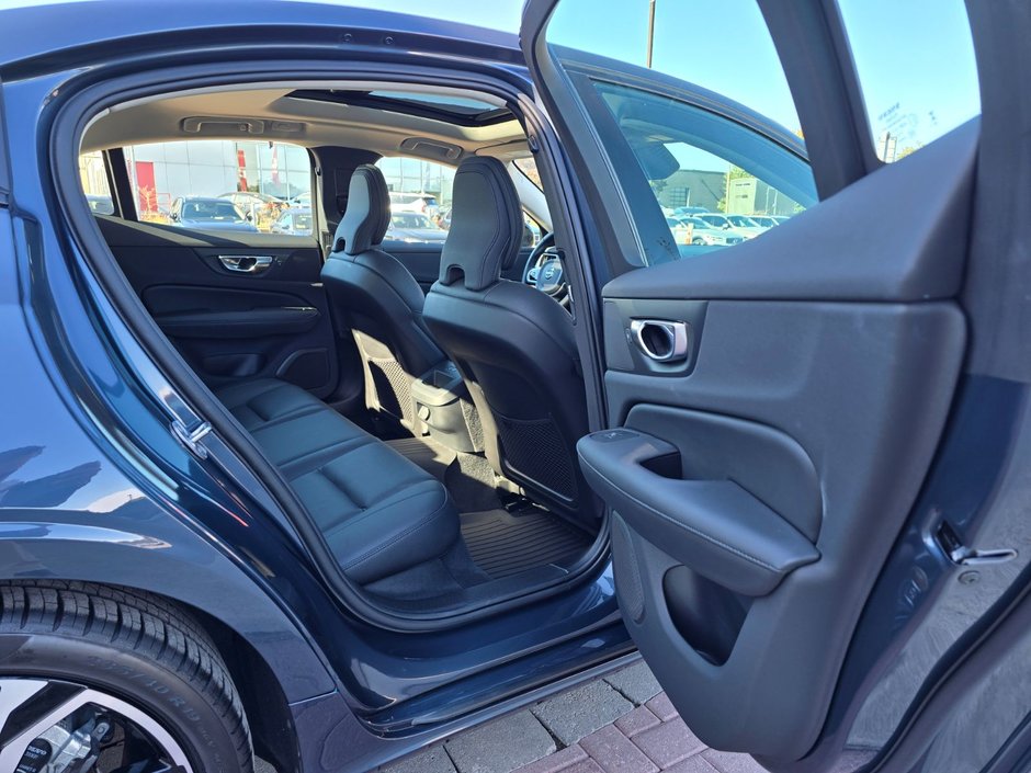 2024 Volvo S60 PLUS DARK THEME-15