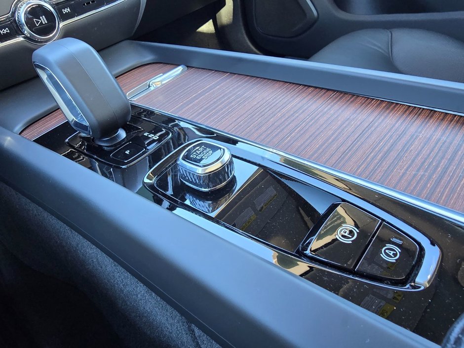 2024 Volvo S60 PLUS DARK THEME-25