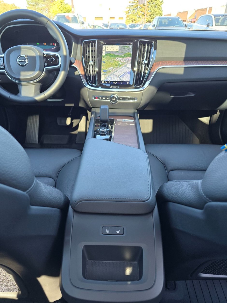 2024 Volvo S60 PLUS DARK THEME-18