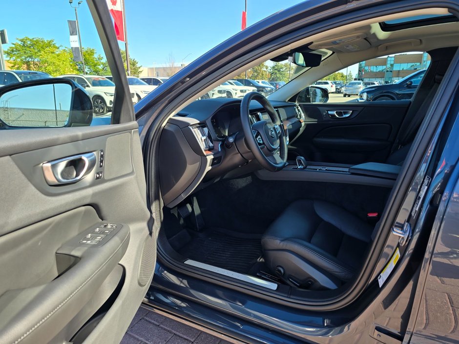 2024 Volvo S60 PLUS DARK THEME-8