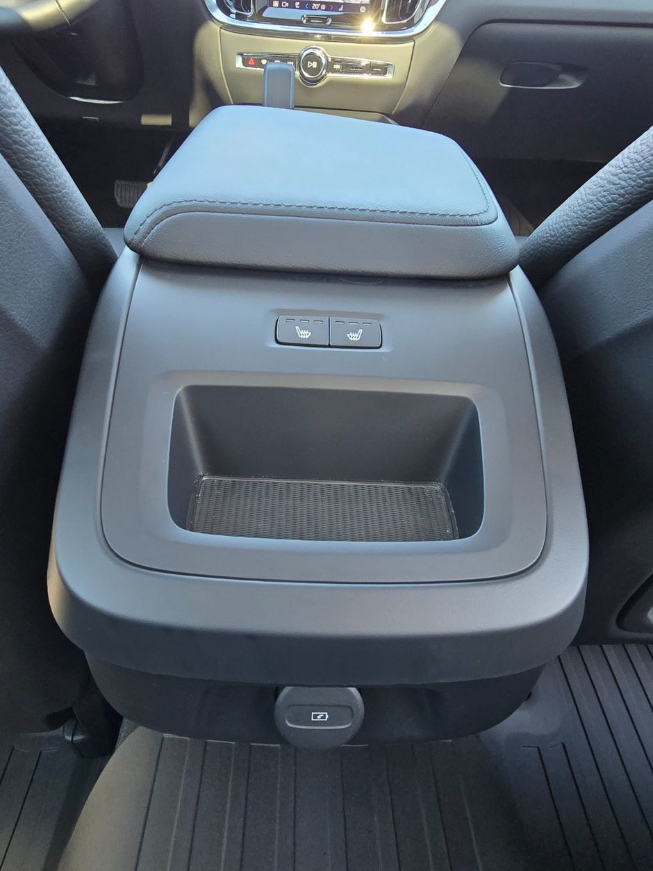 2024 Volvo S60 PLUS DARK THEME-17