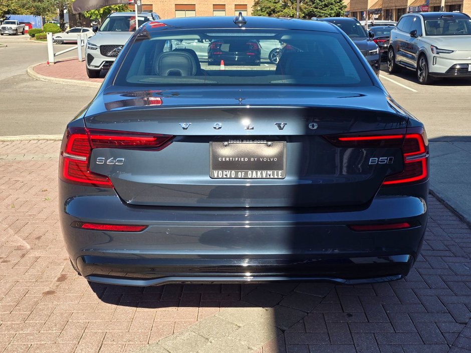 2024 Volvo S60 PLUS DARK THEME-12