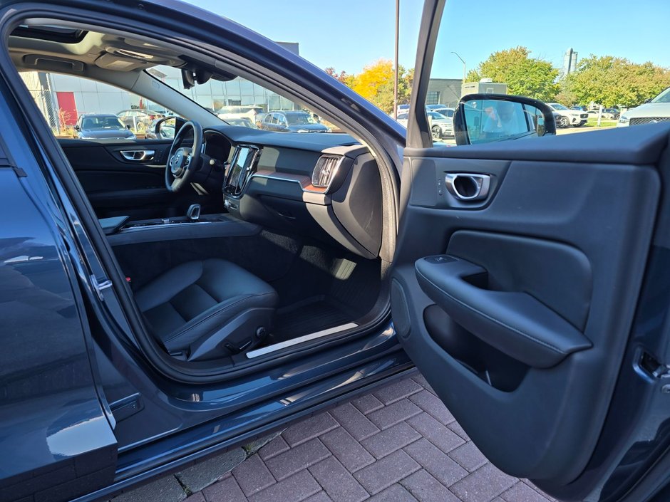 2024 Volvo S60 PLUS DARK THEME-10