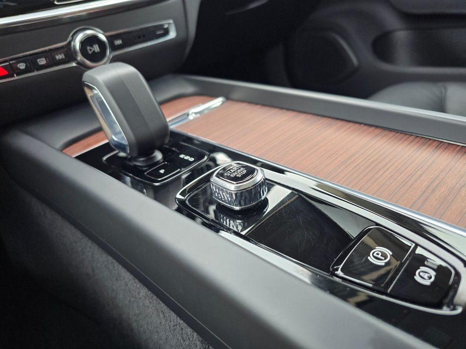 2024 Volvo S60 PLUS DARK THEME-26