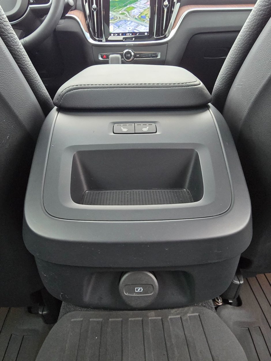 2024 Volvo S60 PLUS DARK THEME-17