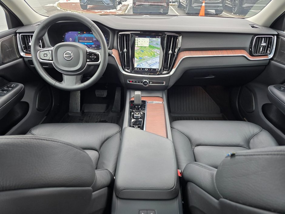 2024 Volvo S60 PLUS DARK THEME-4