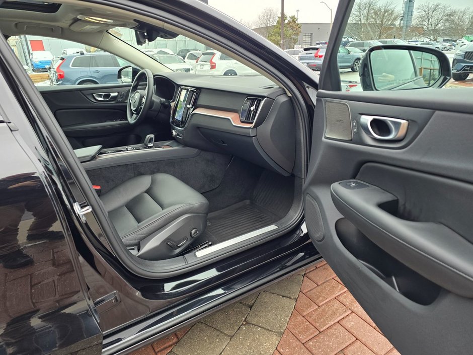 2024 Volvo S60 PLUS DARK THEME-19