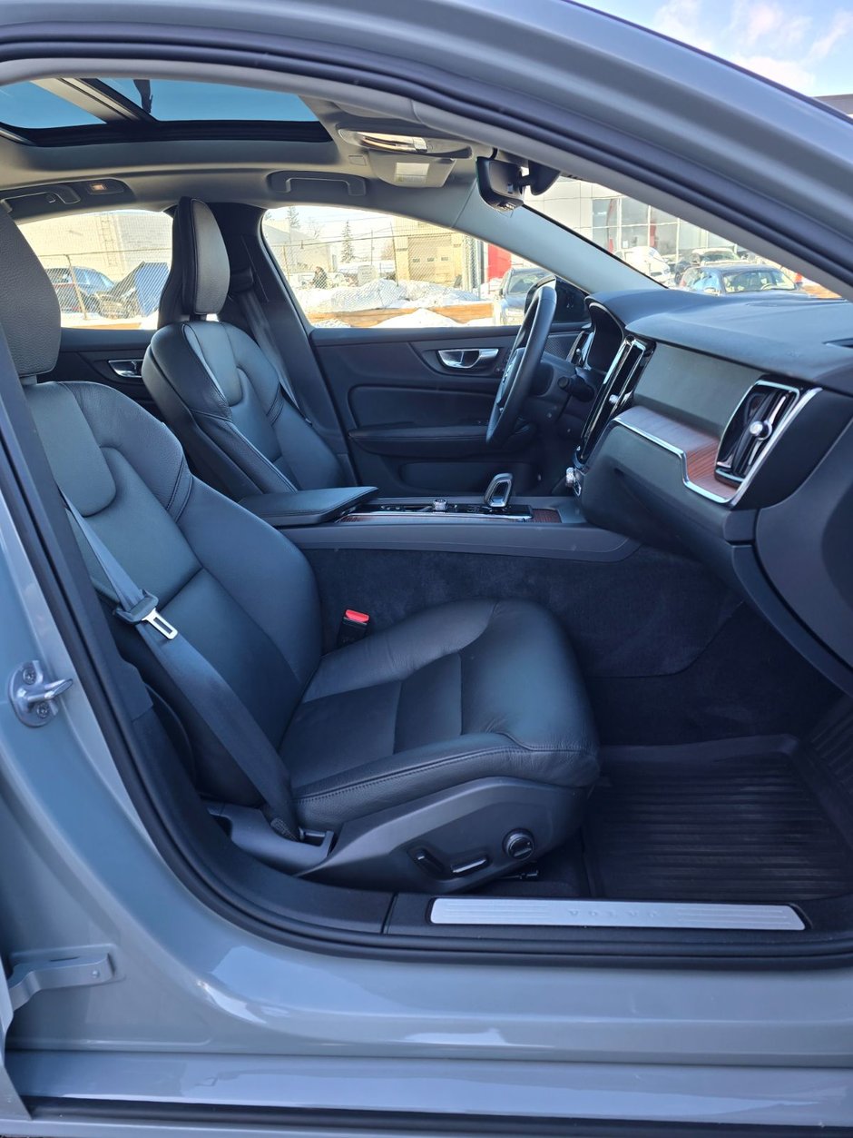 2024 Volvo S60 PLUS DARK THEME-22