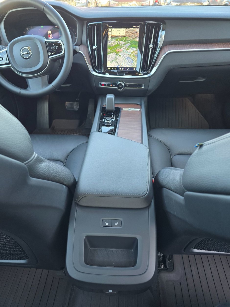 2024 Volvo S60 PLUS DARK THEME-20