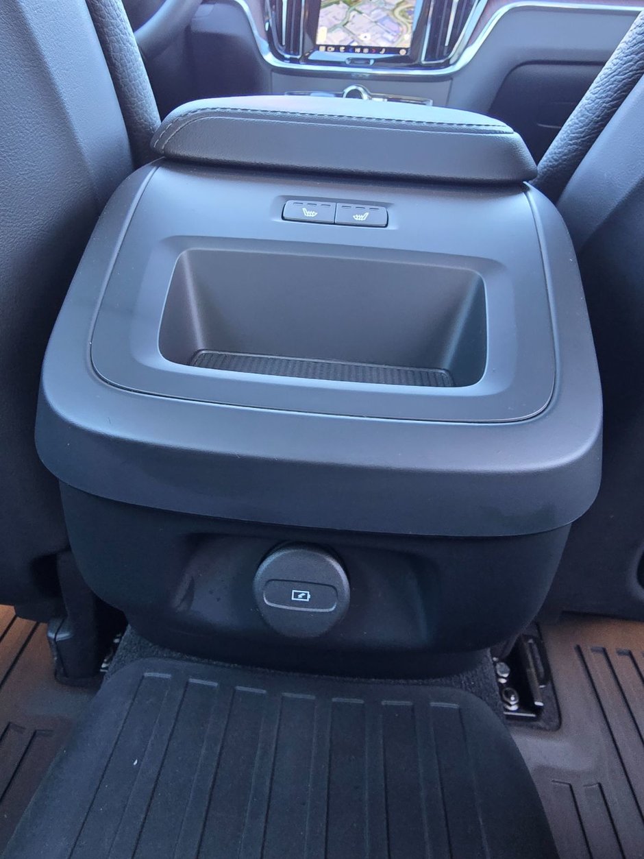 2024 Volvo S60 PLUS DARK THEME-19