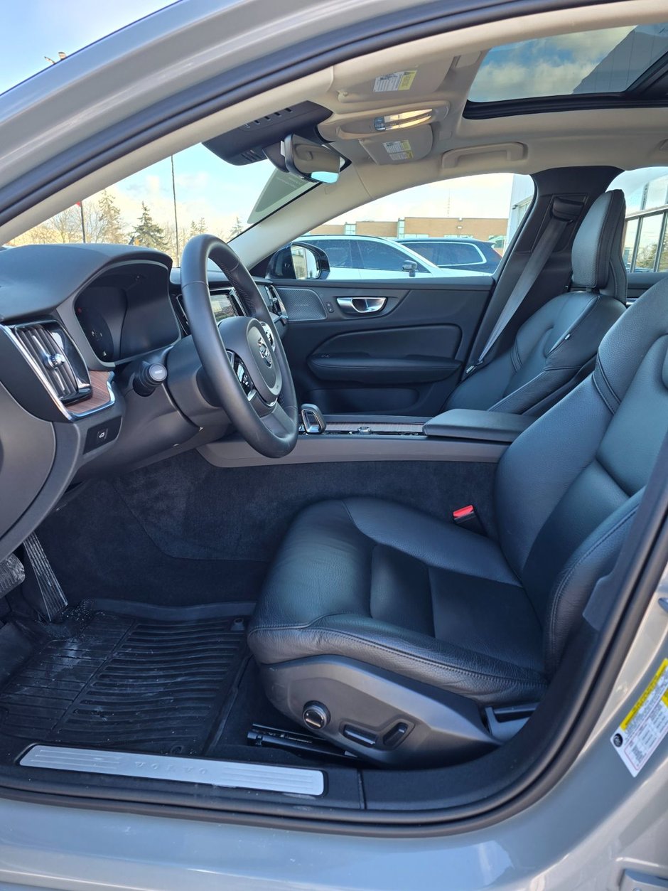 2024 Volvo S60 PLUS DARK THEME-12