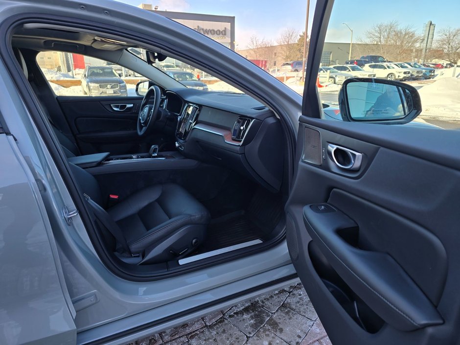 2024 Volvo S60 PLUS DARK THEME-21