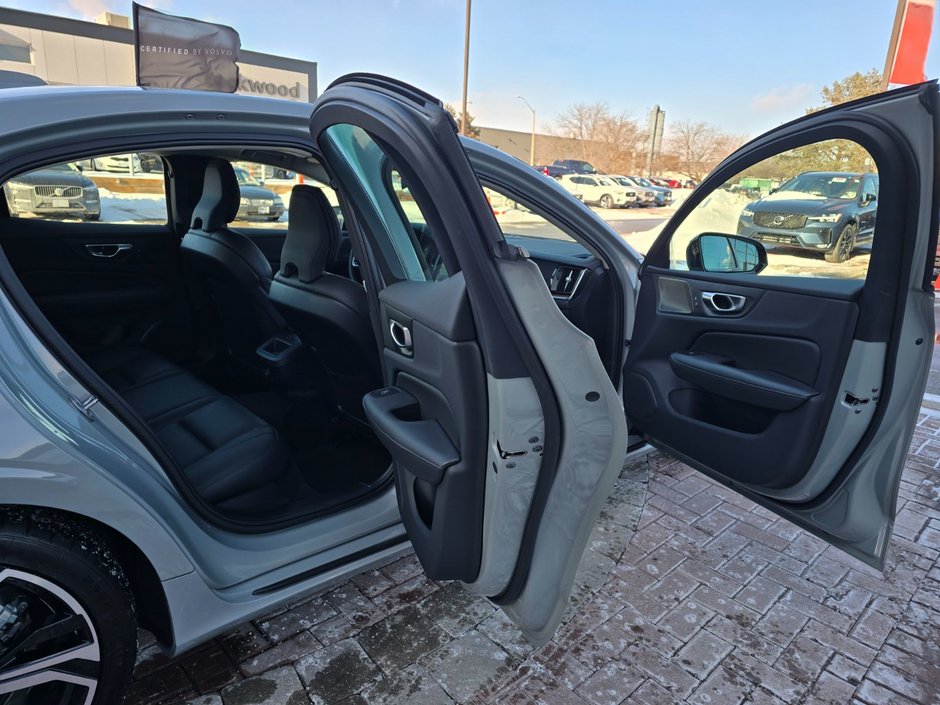 2024 Volvo S60 PLUS DARK THEME-8