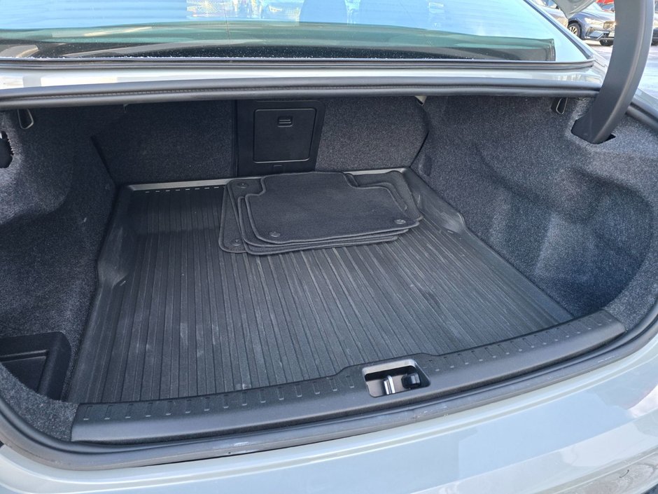 2024 Volvo S60 PLUS DARK THEME-16