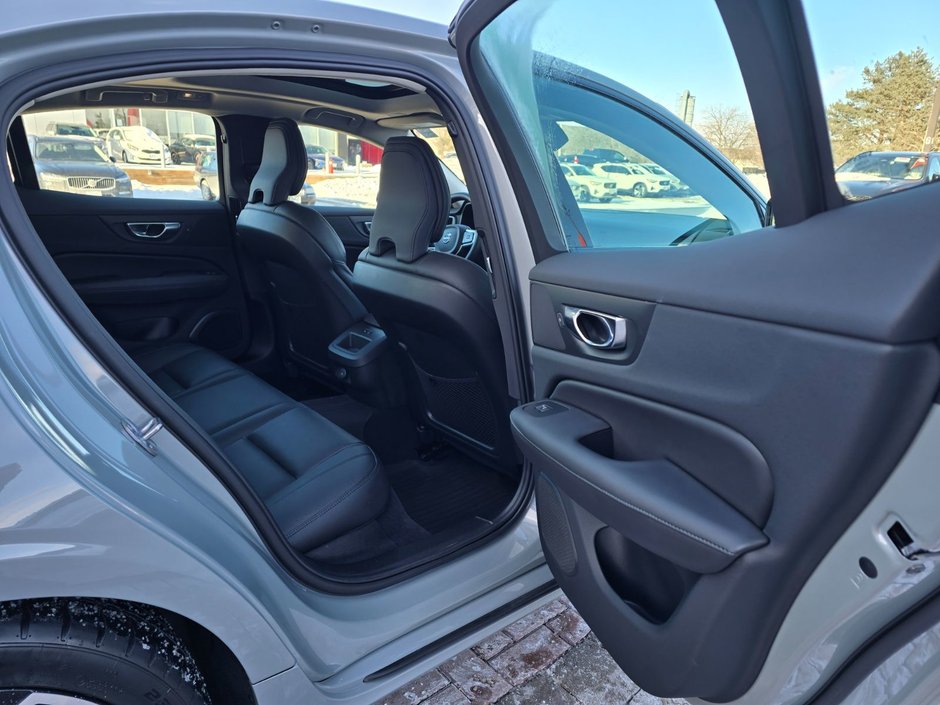 2024 Volvo S60 PLUS DARK THEME-17