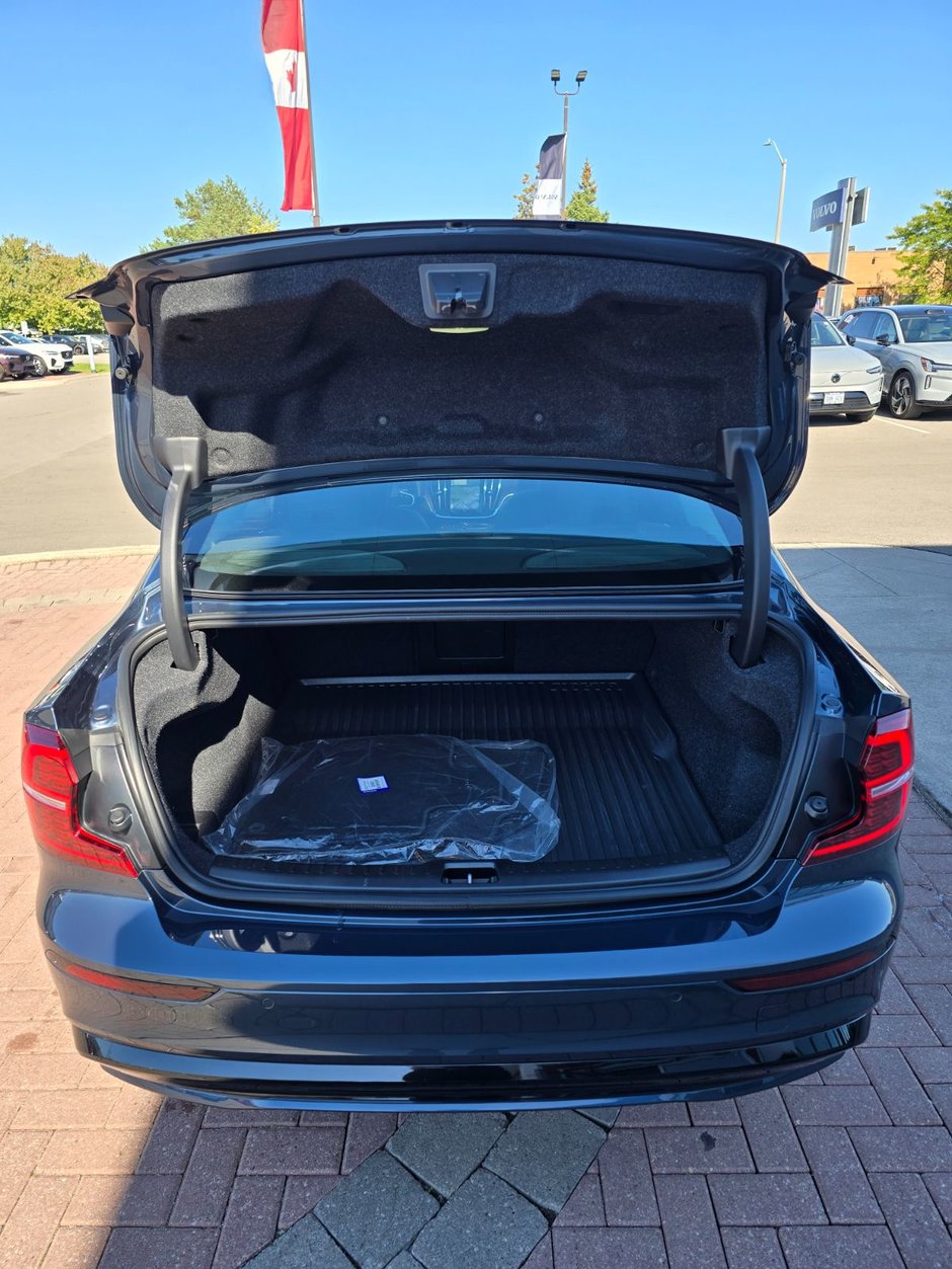 2024 Volvo S60 PLUS DARK THEME-14