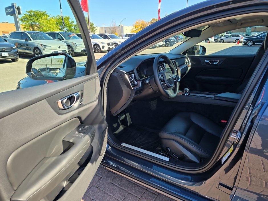 2024 Volvo S60 PLUS DARK THEME-10