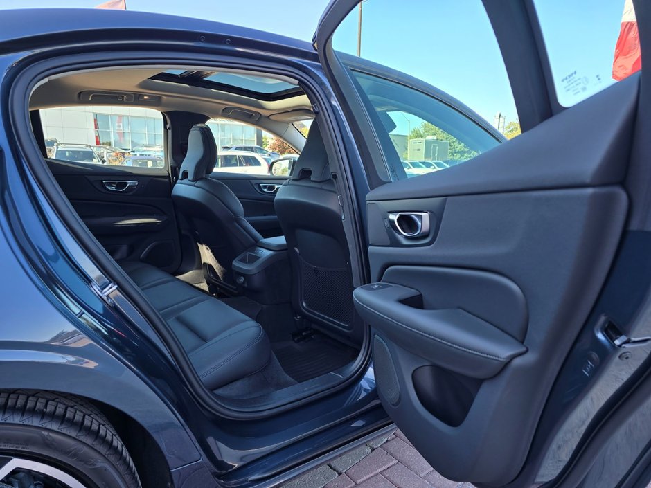 2024 Volvo S60 PLUS DARK THEME-16