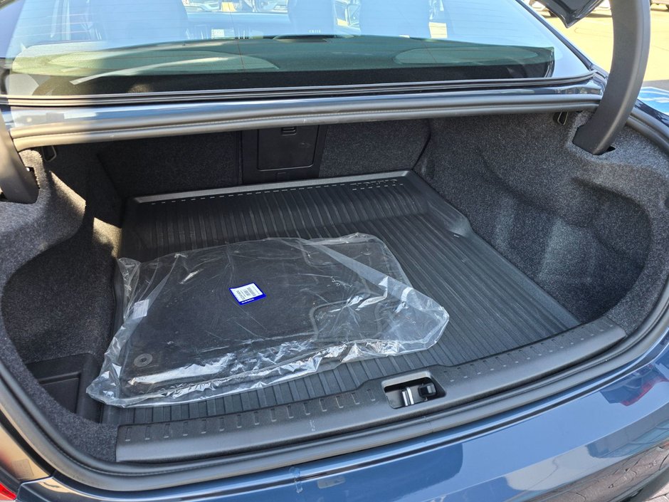 2024 Volvo S60 PLUS DARK THEME-15