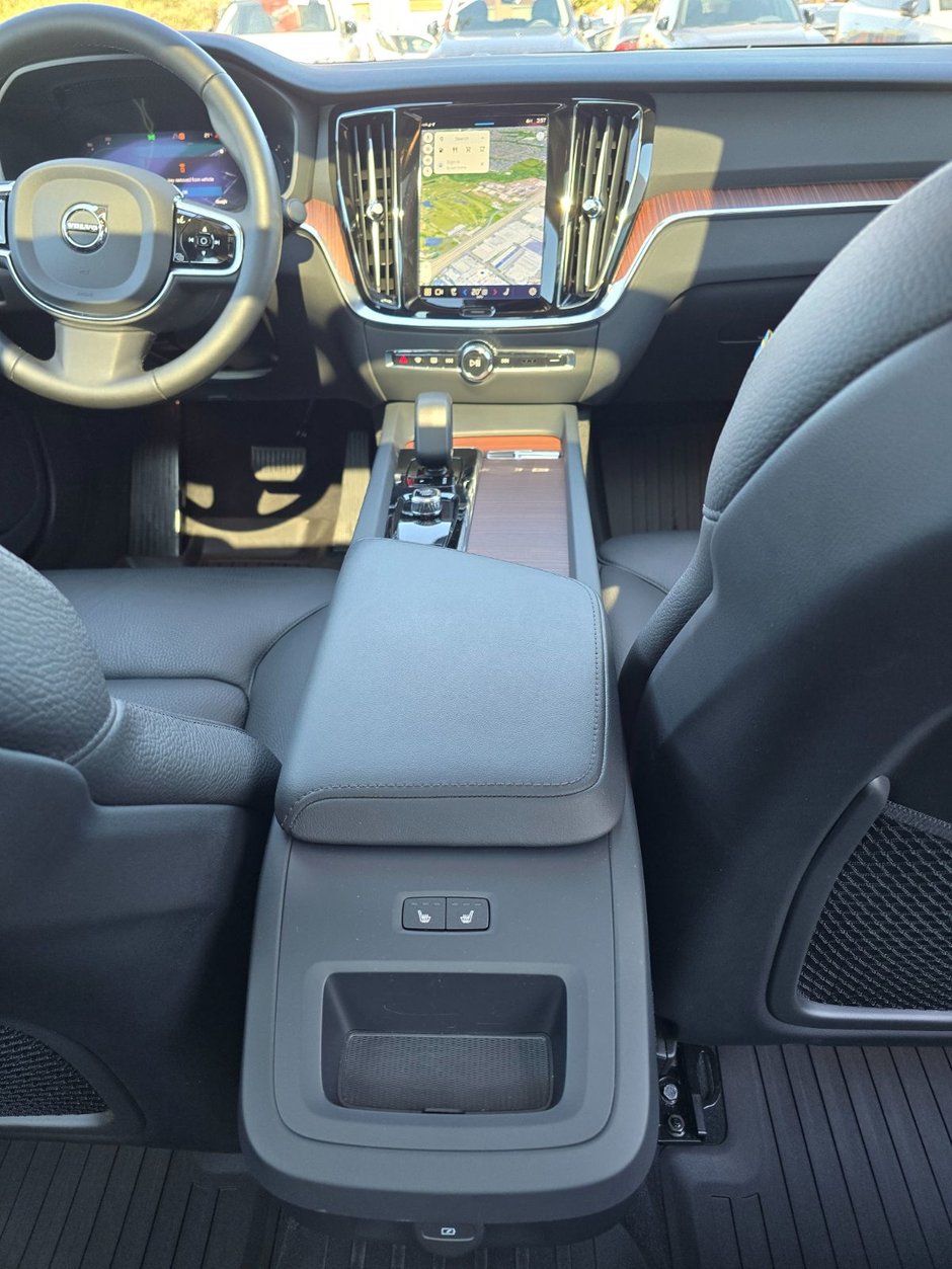 2024 Volvo S60 PLUS DARK THEME-19