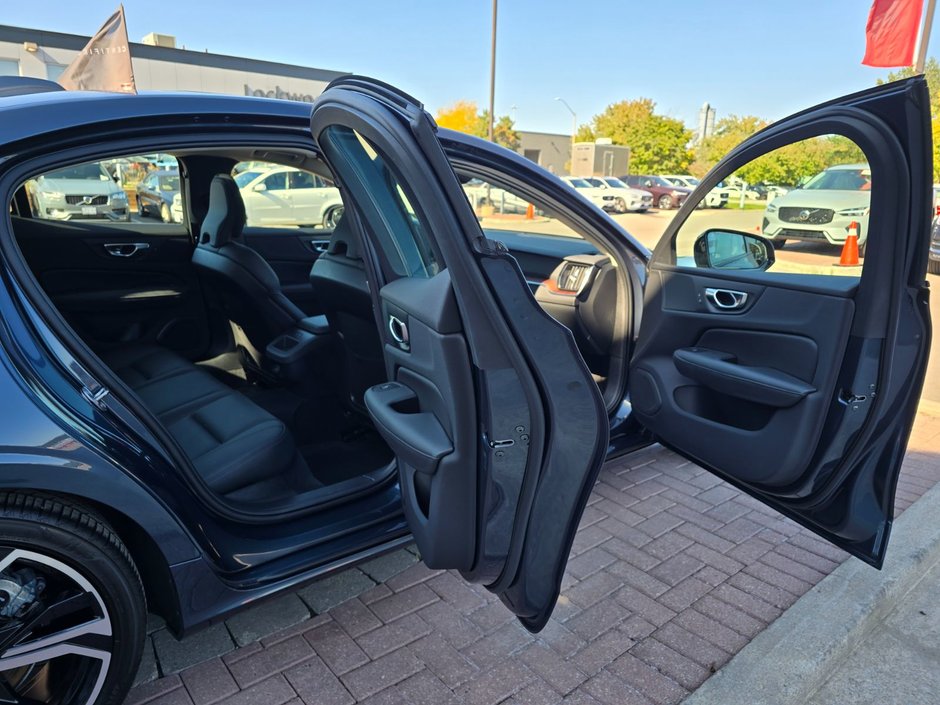 2024 Volvo S60 PLUS DARK THEME-8