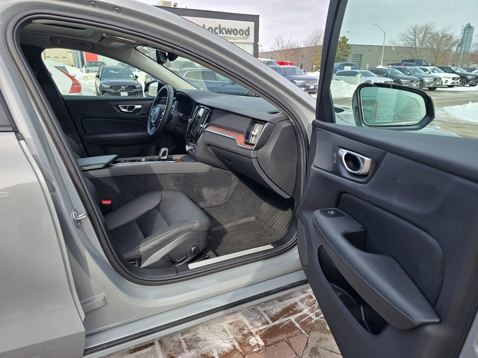 2024 Volvo S60 PLUS DARK THEME-20