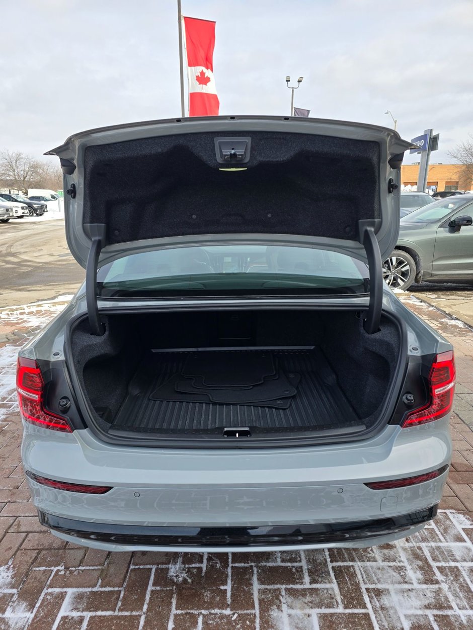 2024 Volvo S60 PLUS DARK THEME-14