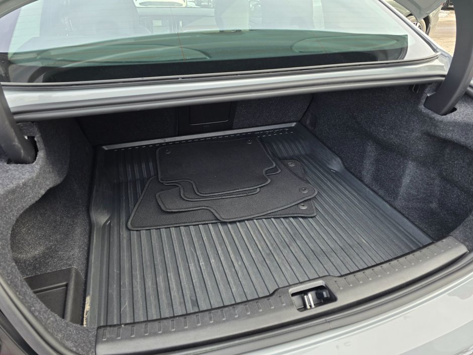 2024 Volvo S60 PLUS DARK THEME-15