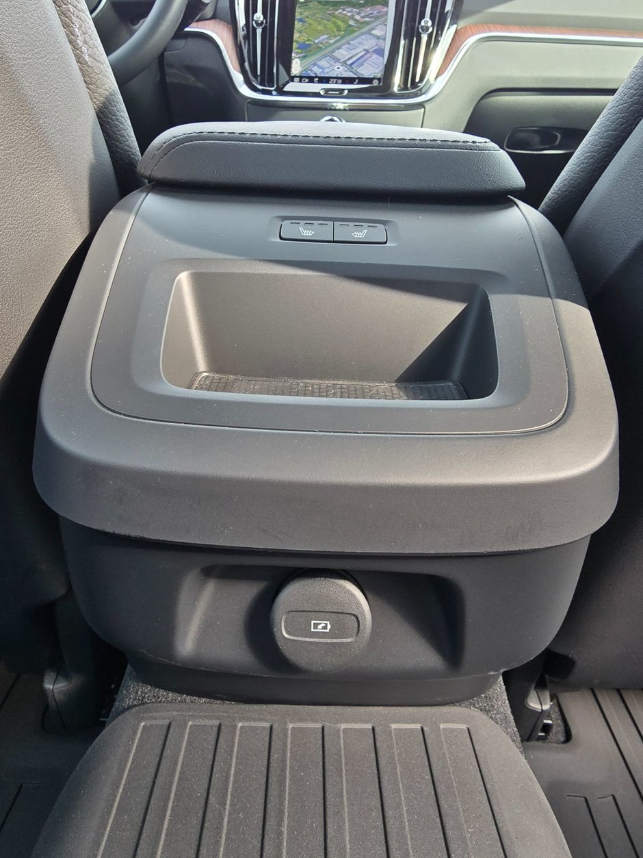 2024 Volvo S60 PLUS DARK THEME-18