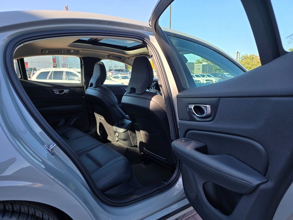 2024 Volvo S60 PLUS DARK THEME-8