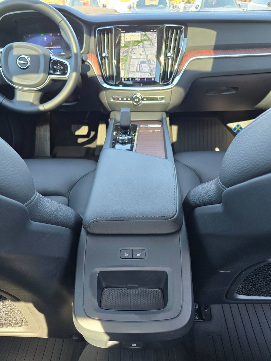 2024 Volvo S60 PLUS DARK THEME-19