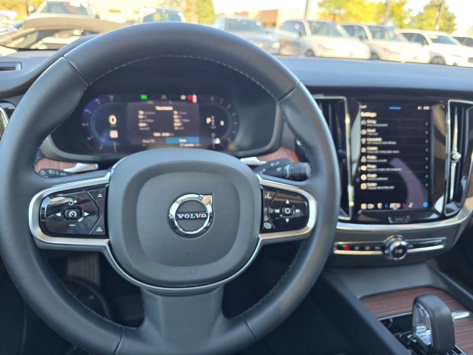 2024 Volvo S60 PLUS DARK THEME-24