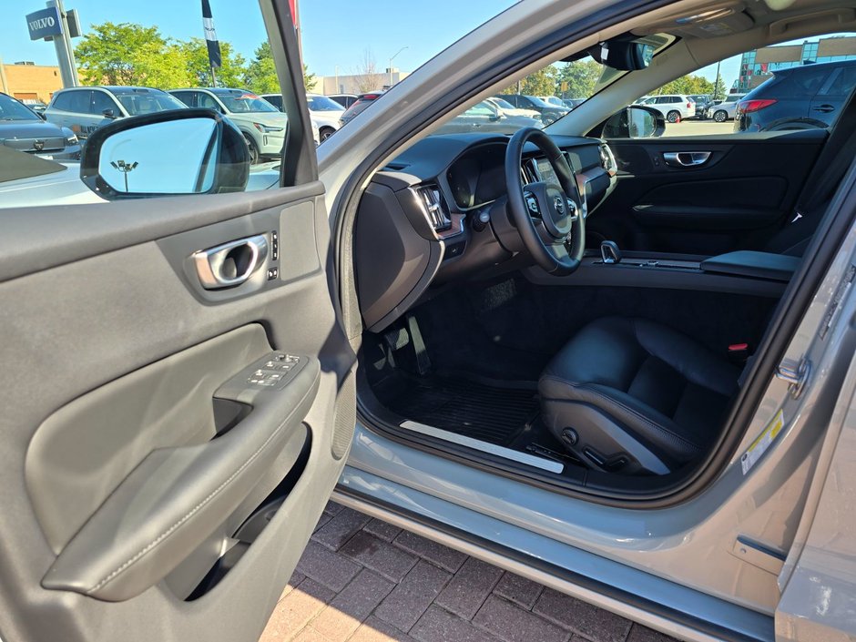 2024 Volvo S60 PLUS DARK THEME-12