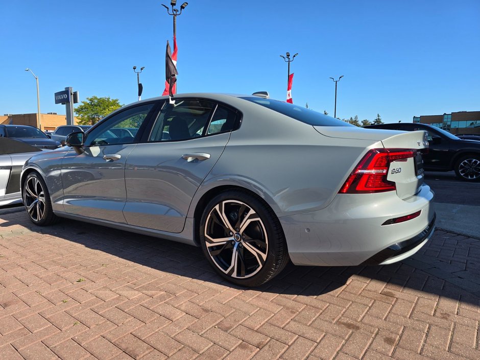 2024 Volvo S60 PLUS DARK THEME-11