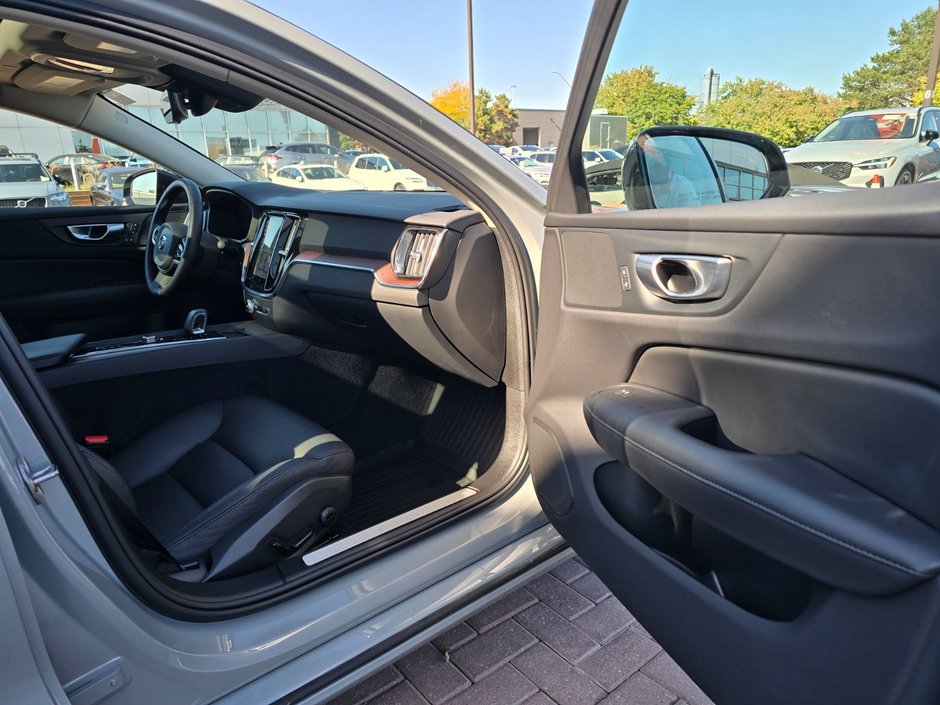 2024 Volvo S60 PLUS DARK THEME-10