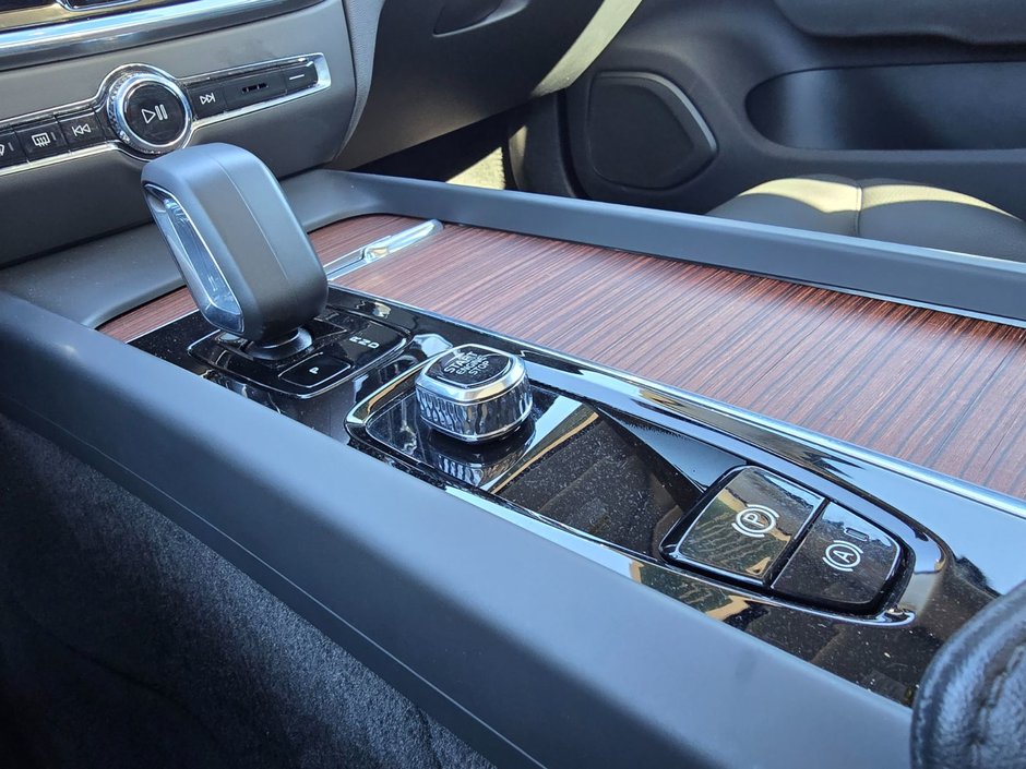 2024 Volvo S60 PLUS DARK THEME-26