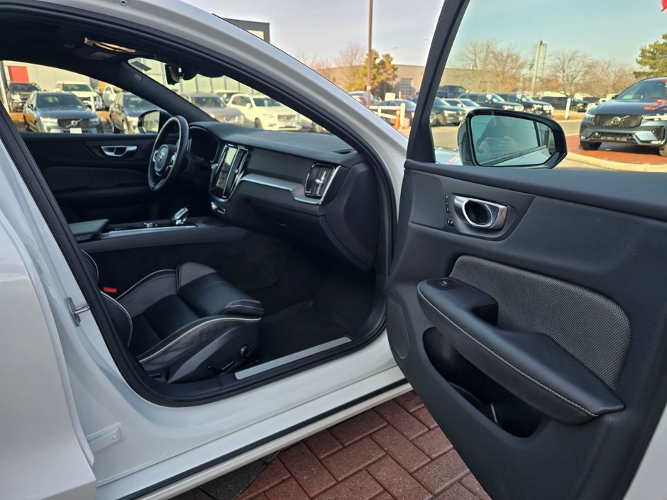 2024 Volvo S60 PLUS BLACK EDITION-21