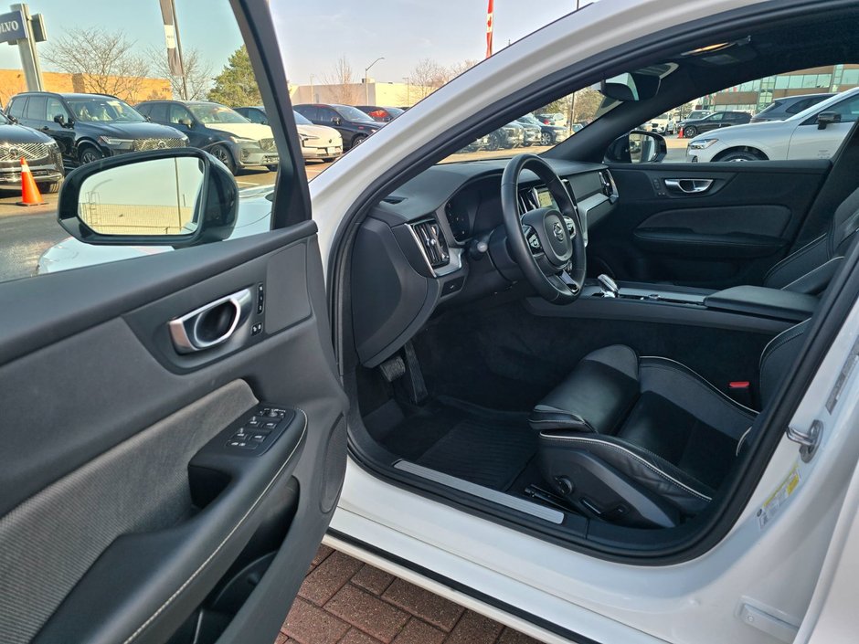 2024 Volvo S60 PLUS BLACK EDITION-10