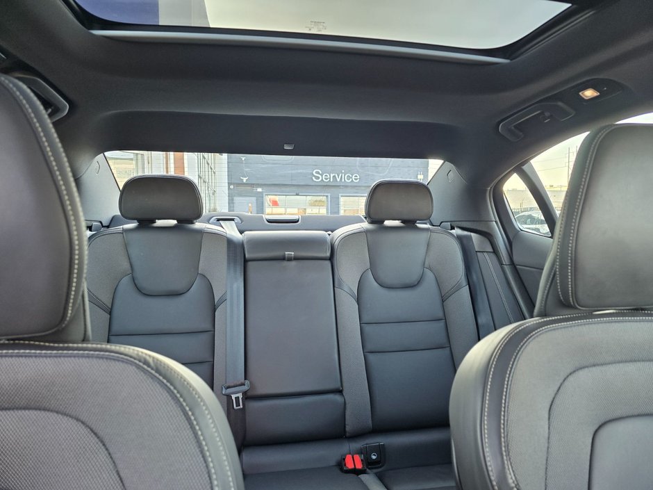 2024 Volvo S60 PLUS BLACK EDITION-6