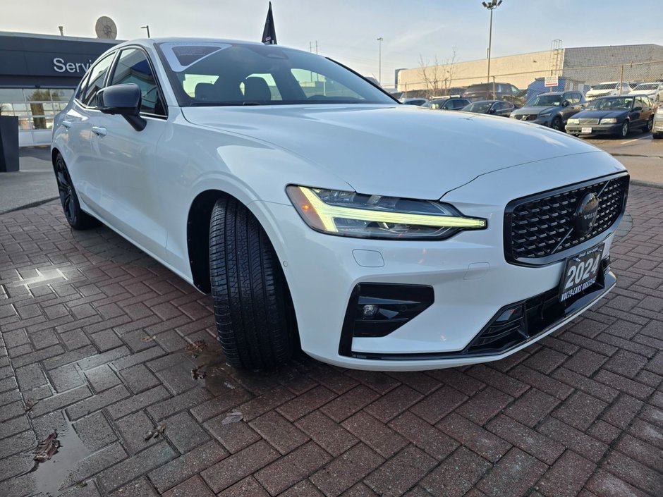 2024 Volvo S60 PLUS BLACK EDITION-5