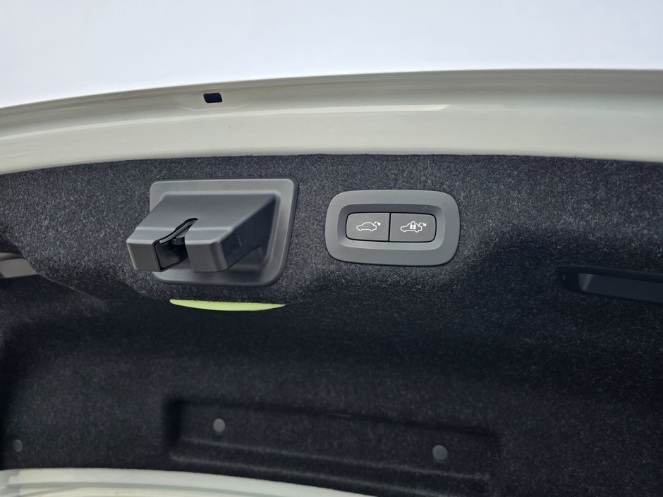 2022 Volvo S90 INSCRIPTION-17