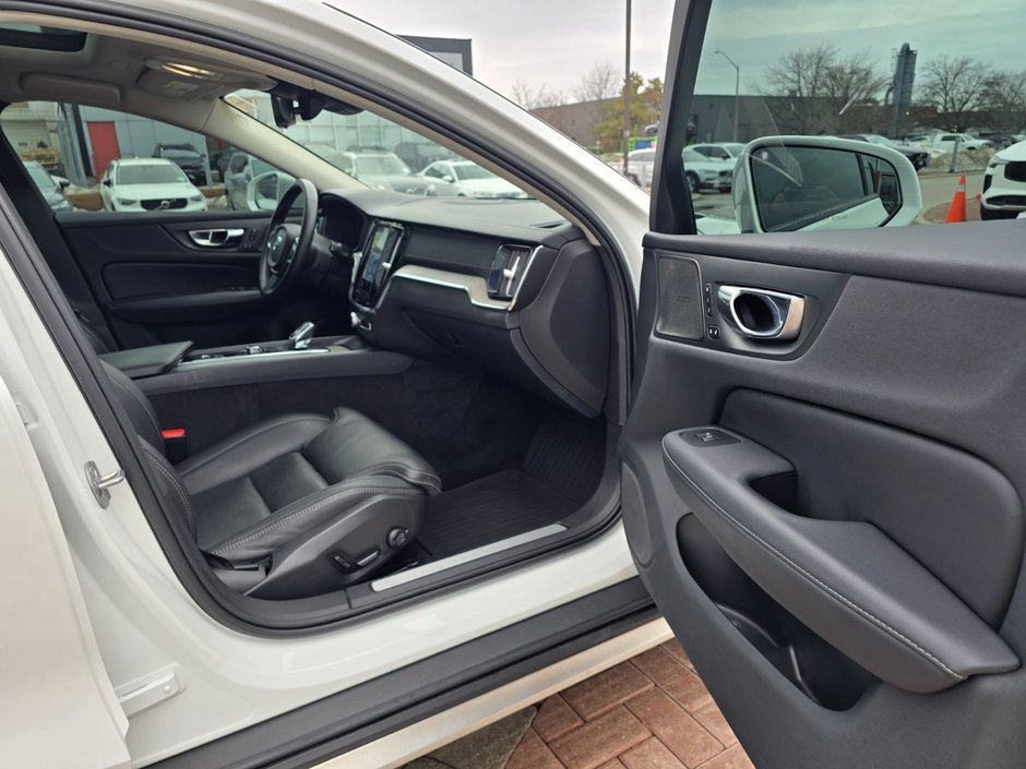 2023 Volvo V60 CROSS COUNTRY ULTIMATE-22