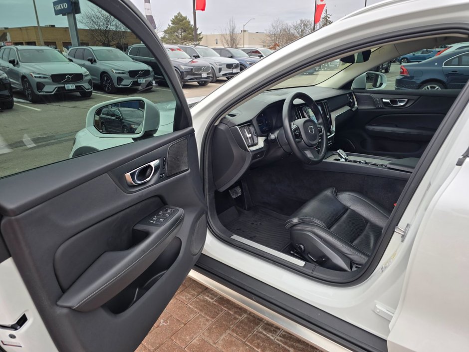 2023 Volvo V60 CROSS COUNTRY ULTIMATE-12
